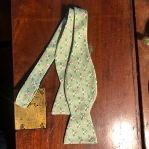 Southern Proper Silk bow tie green azalea